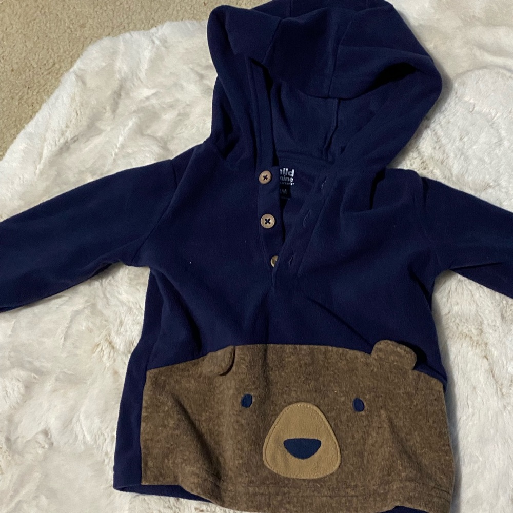 🦞 3/ $10 🦞 Baby boys bear 🐻 pullover sweater.